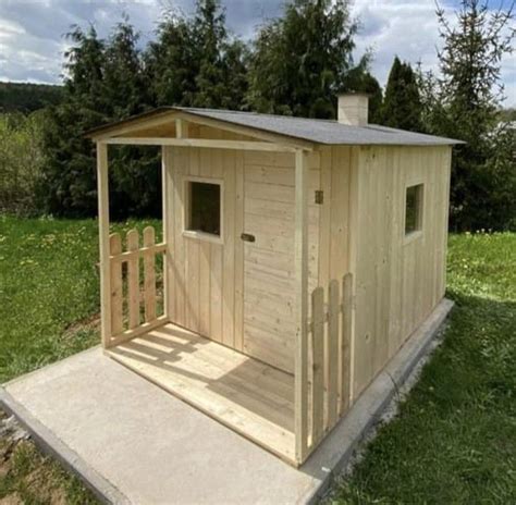 Rôzne materiály záhradných domčekov