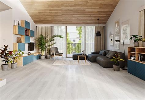 Šedá ekologická podlaha v modernom obývacom priestore