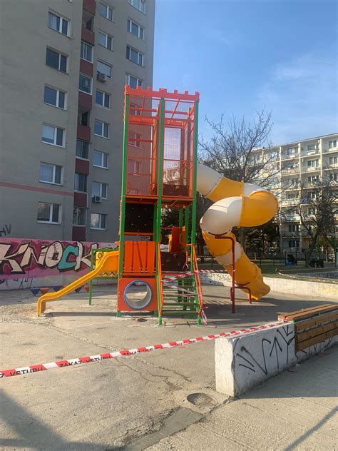 Bezpečnostné prvky a materiály na detskom ihrisku