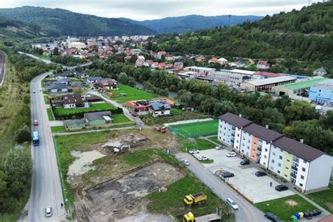 Zeleň a bytové domy na sídlisku Vlčince