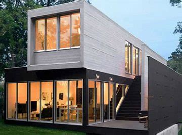 dom postavený z lodných kontajnerov