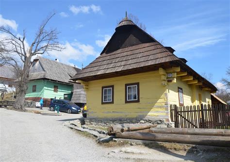 Detail historickej drevenej okennej tabule