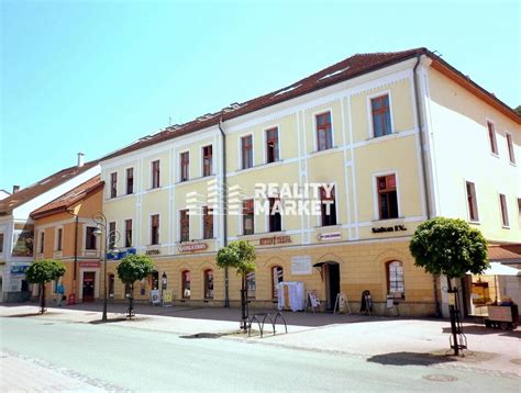 Detail montáže lešenia na historickom objekte
