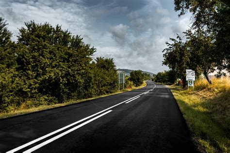Fotografia zrekonštruovaného úseku cesty v Prešovskom kraji