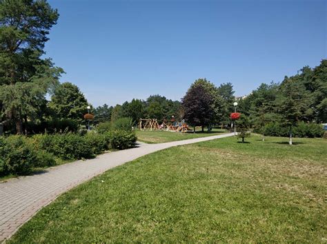 Park Ostredky s oddychujúcimi ľuďmi