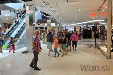 Interiér nákupného centra City Arény