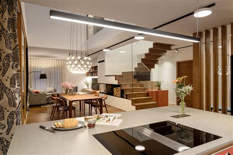 Interiér moderného polyfunkčného domu