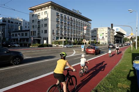 Budova na Vajanského nábreží v Bratislave