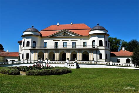 Klasicistický kaštieľ v Borčiciach