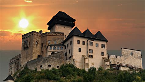 Trenčiansky hrad z diaľky