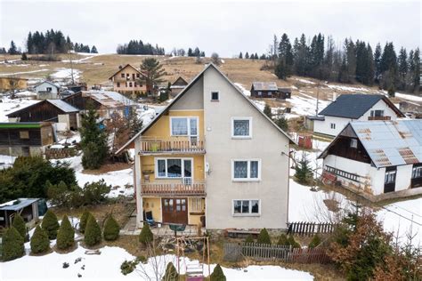 Typický rodinný dom v slovenskej dedine
