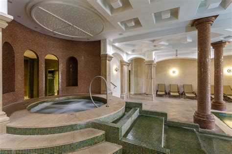 Relaxačný bazén vo wellness centre Andrássy Rezidencia Wine & Spa