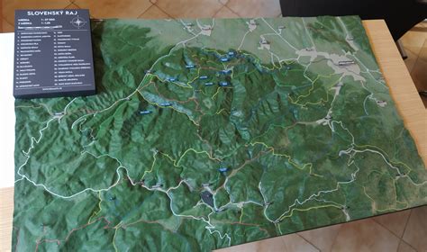 Mapa Slovenského raja s vyznačenými turistickými trasami a hlavnými rekreačnými oblasťami