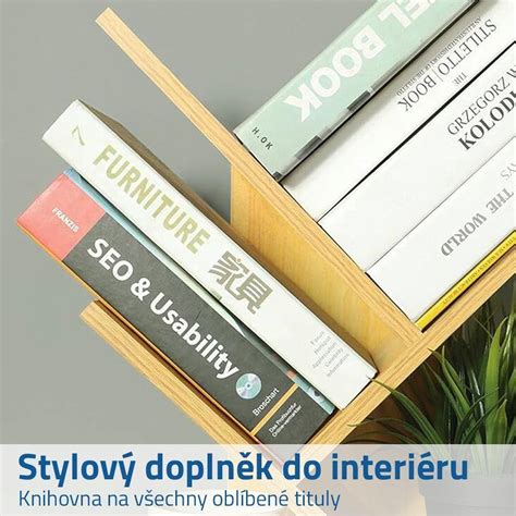 Interiér domu Evity Urbaníkovej s dôrazom na drevo a knihy