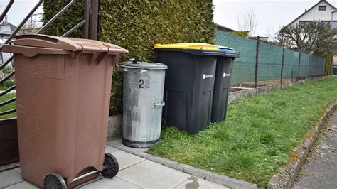 Rôzne typy a veľkosti odpadových nádob