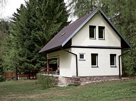 Symbolická fotografia kľúča od domu s kolaudačným rozhodnutím