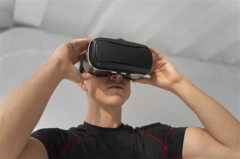 Ilustračná fotografia VR headsetu pripojeného k PC