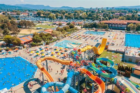 Jazero s člnkami vo Vadaš Thermal Resort Štúrovo