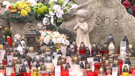 Infografika porovnávajúca priemerné ročné náklady na prenájom hrobového miesta v rôznych slovenských mestách