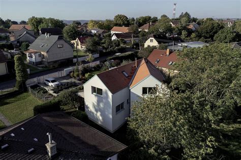 Infografika: Rozlíšenie medzi drobnou stavbou a inými stavbami podľa parametrov (plocha, výška)