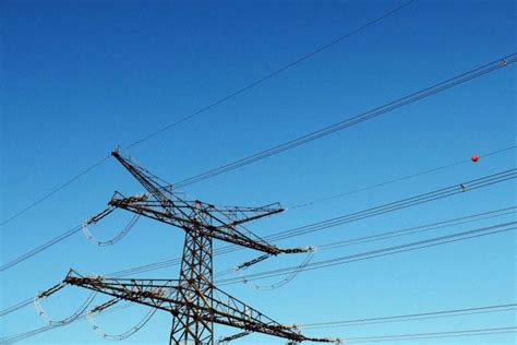 Elektrický stĺp s vedením