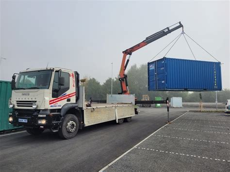 auto s hydraulickou rukou