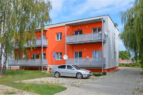 Moderný bytový dom s balkónmi v Bratislave