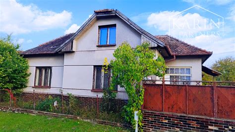 Interiér staršieho rodinného domu pripravený na rekonštrukciu
