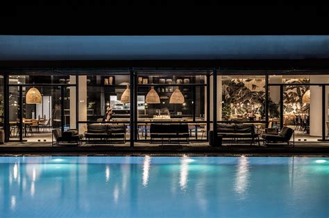 Interiér izby v hoteli Casa Cook Rhodes s dôrazom na prírodné materiály