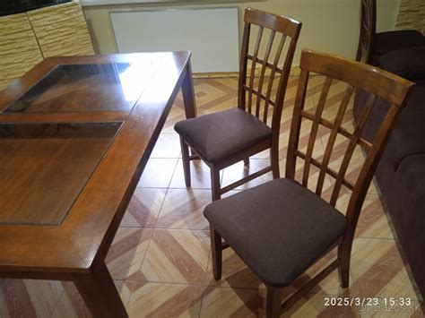 Renovovaný jedálenský stôl a stoličky