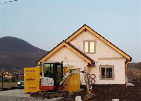 Ilustračná fotografia výstavby nových priečok z tvárnic