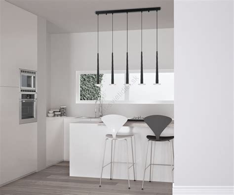 moderný luster nad kuchynským ostrovčekom