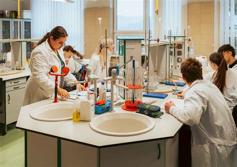 Moderné učebne a laboratóriá