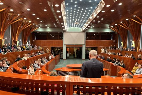 Schematické znázornenie poschodí Mestského úradu a rozdelenie oddelení