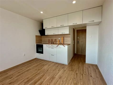 Render modernej priemyselnej haly po rekonštrukcii