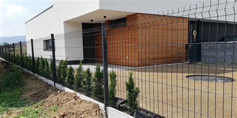 Plot zo štvorhranného pletiva v zelenej farbe