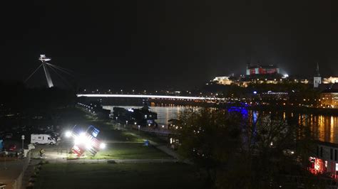 Nábrežie Dunaja v Bratislave s mostami