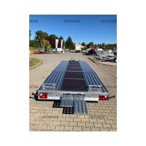 Autoprepravník s naloženým autom