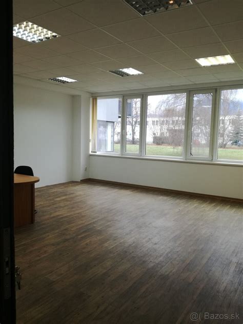 Vizualizácia moderného kancelárskeho priestoru