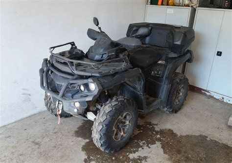 Policajná štvorkolka v teréne