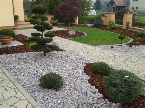 Záhrada upravená pomocou dekoračného kameňa