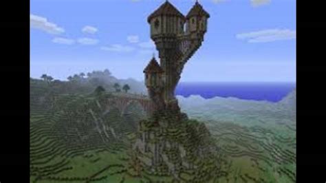 Ukážka modernej stavby v Minecrafte s využitím kremenných blokov a stupienkov