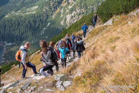 Skupina turistov pripravená na výlet