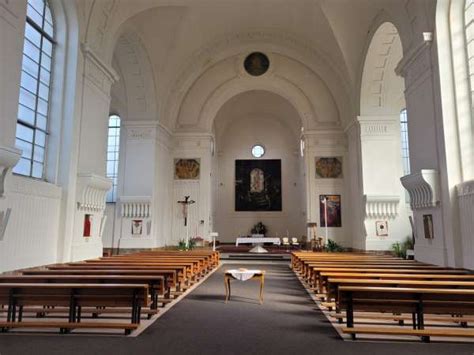 Interiér kostola počas rekonštrukcie