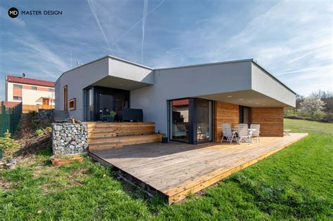 Bungalov na svahu s výhľadom do krajiny