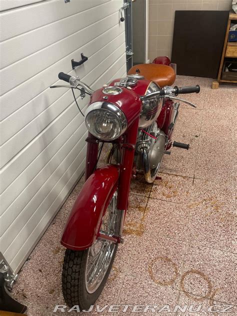 Zrenovovaná Jawa 350