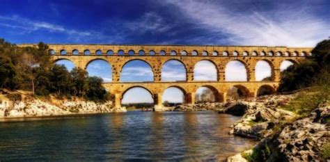 Rímsky akvadukt Pont du Gard vo Francúzsku