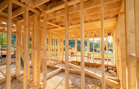 Graf porovnávajúci náklady na stavbu domu svojpomocne a na kľúč