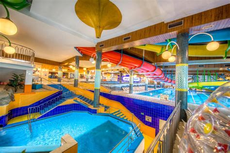 Aquapark s dinosaurami v kempe