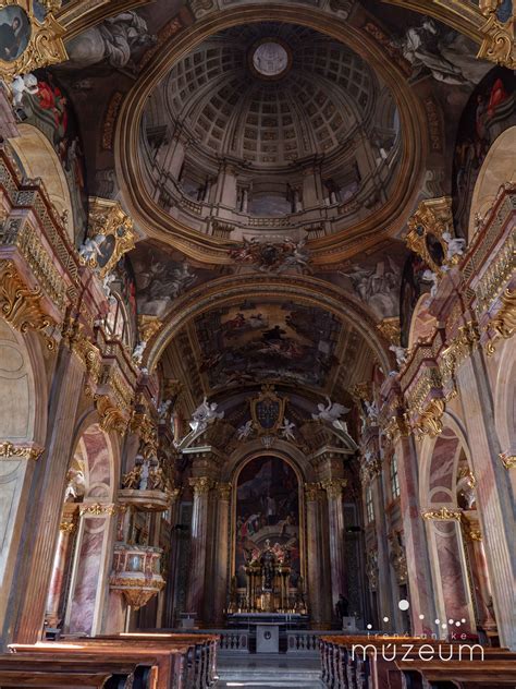 Interiér kaplnky po požiari